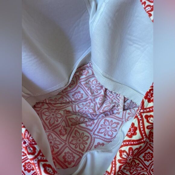 LANDS END size 8 Swim top- adjustable tie halter top. Red white purple pattern - Picture 5 of 9